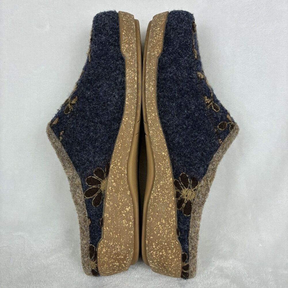 Taos Woolderness 2 Wool Clogs Women’s Size 38 US 7.5 Navy Floral Embroidered - Picture 12 of 13